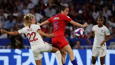 Beth Mead (l) und Kelley O'Hara am 02.07.19 in Lyon