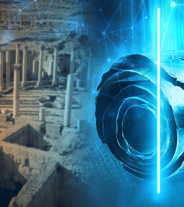 Gescannte Schriftrolle im Vordergrund mit antiken Ruinen im Hintergrund