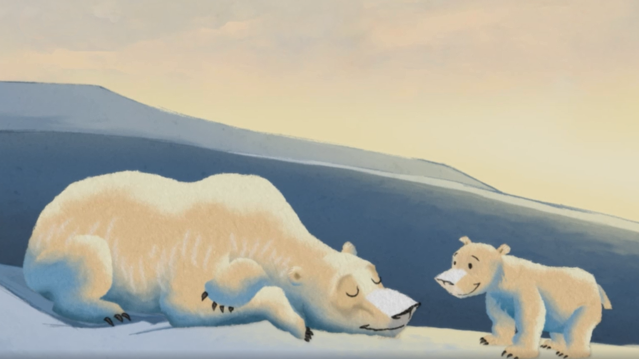 Eine Eisbärenmutter und ein Eisbärenkind lächeln sich an. Sie sehen glücklich aus.