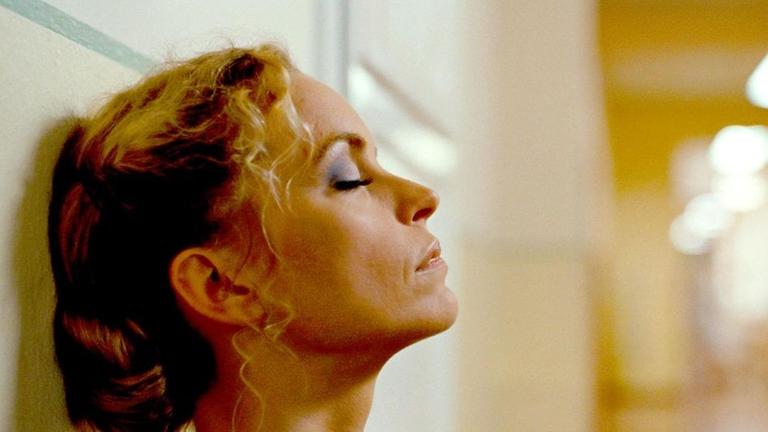 Barbara (Nina Hoss) arbeitet in einem kleinen Provinzkrankenhaus der DDR. Die Ärztin wurde dort strafversetzt. Der Tag ihrer Flucht steht bald bevor.