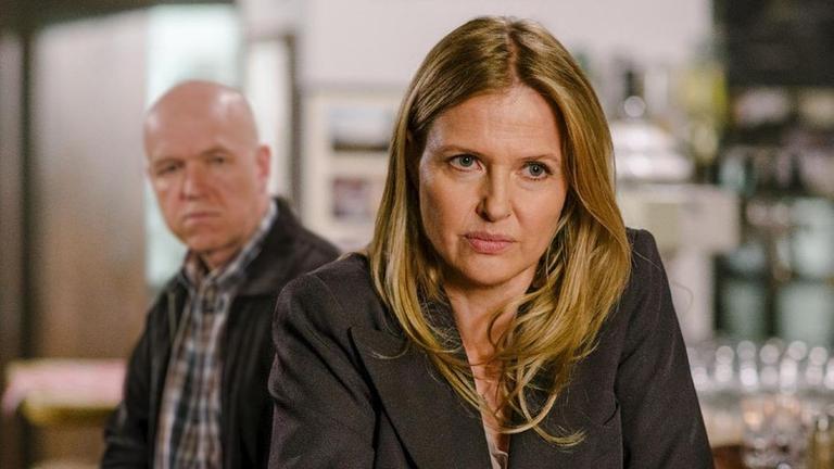 Lothar Trompeter (Heinz-Josef Braun, li.) und Vera Lanz (Katharina Böhm, re.)