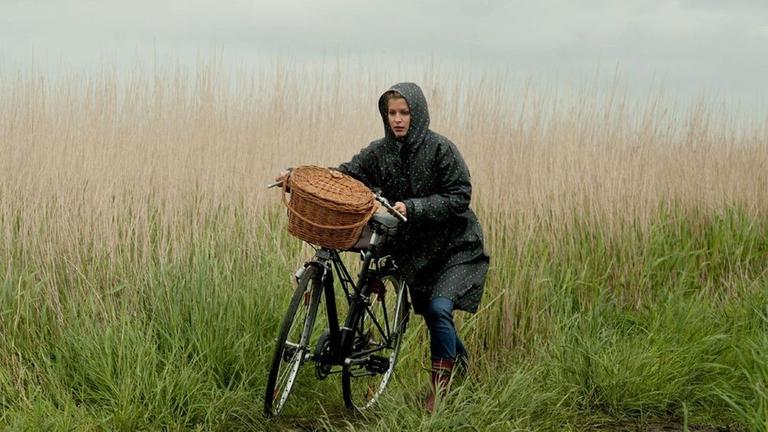 	  Die ostfriesische Apothekerin Insa Scherzinger (Teresa Underberg) überschreitet ihre Befugnisse und ermittelt auf eigene Faust.