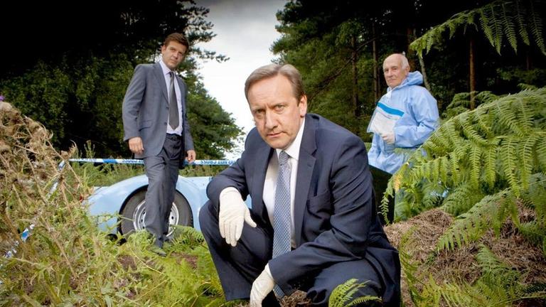 V.li.: DS Ben Jones (Jason Hughes), DCI John Barnaby (Neil Dudgeon), Dr. Bullard (Barry Jackson)