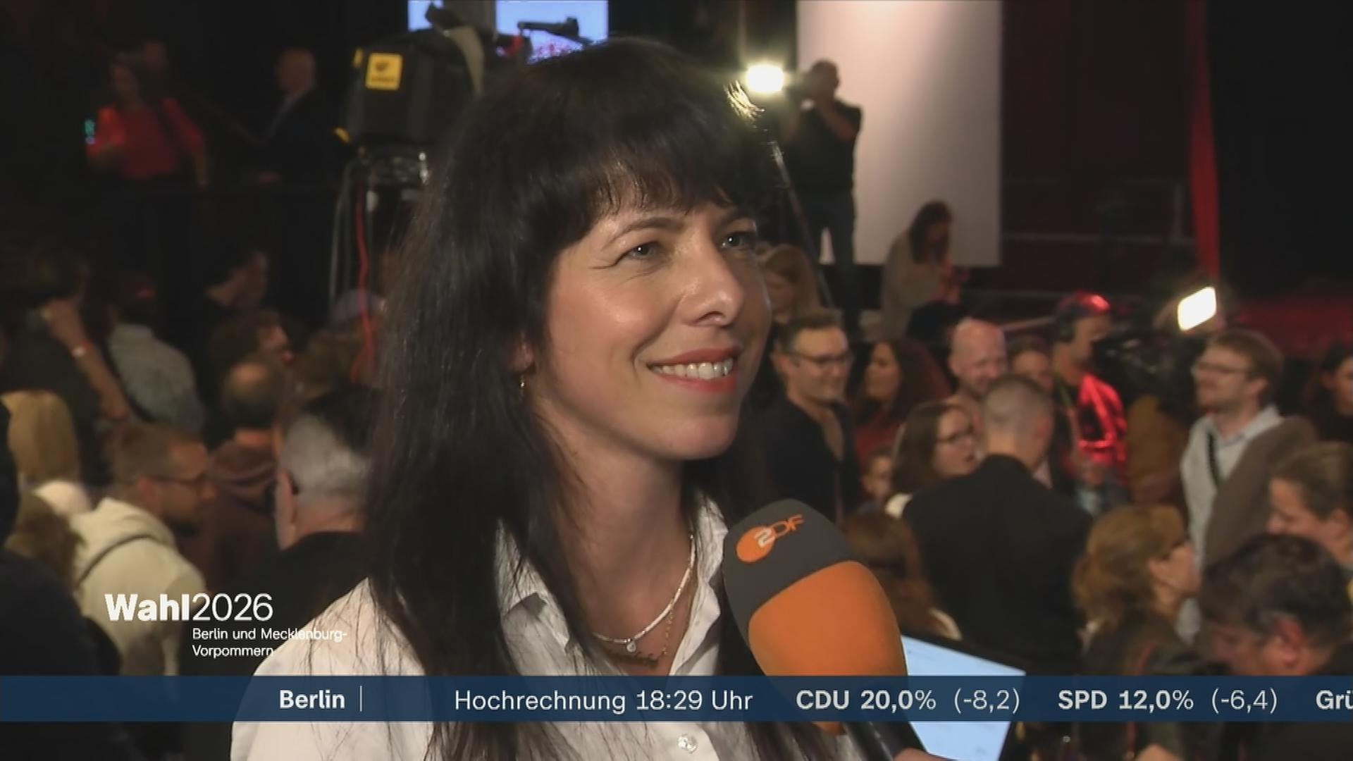 Linken-Spitzenkandidatin Elif Eralp mit einer Reaktion zur Abgeordnetenhauswahl in Berlin.