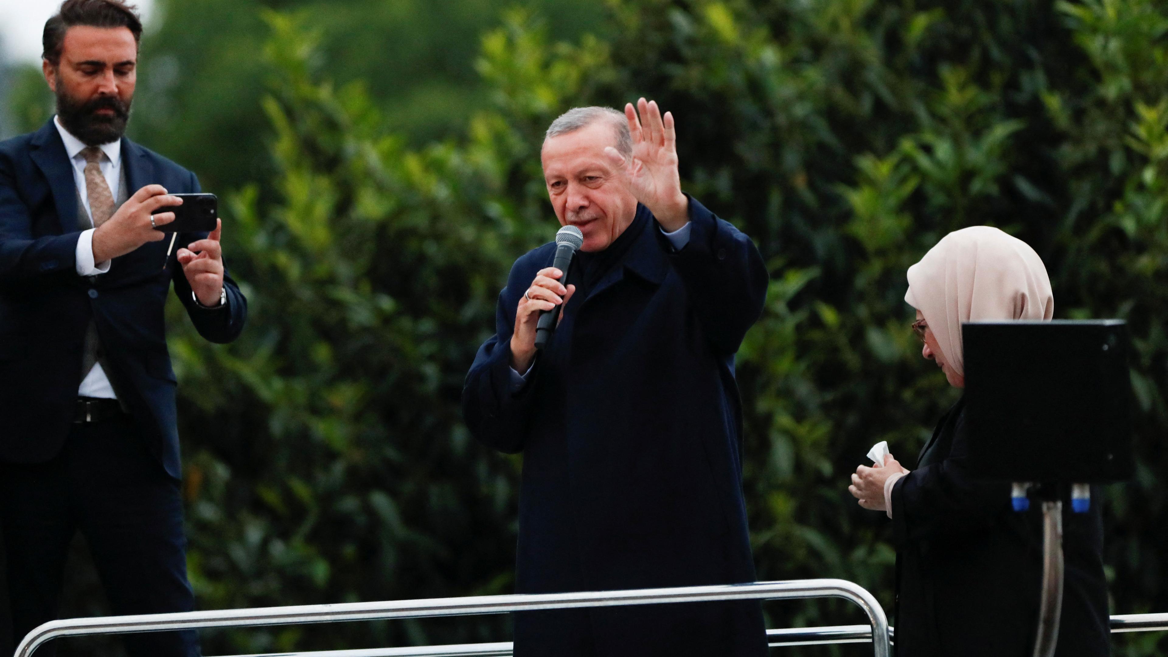 Präsident Tayyip Recep Erdogan spricht zu seinen Anhängern