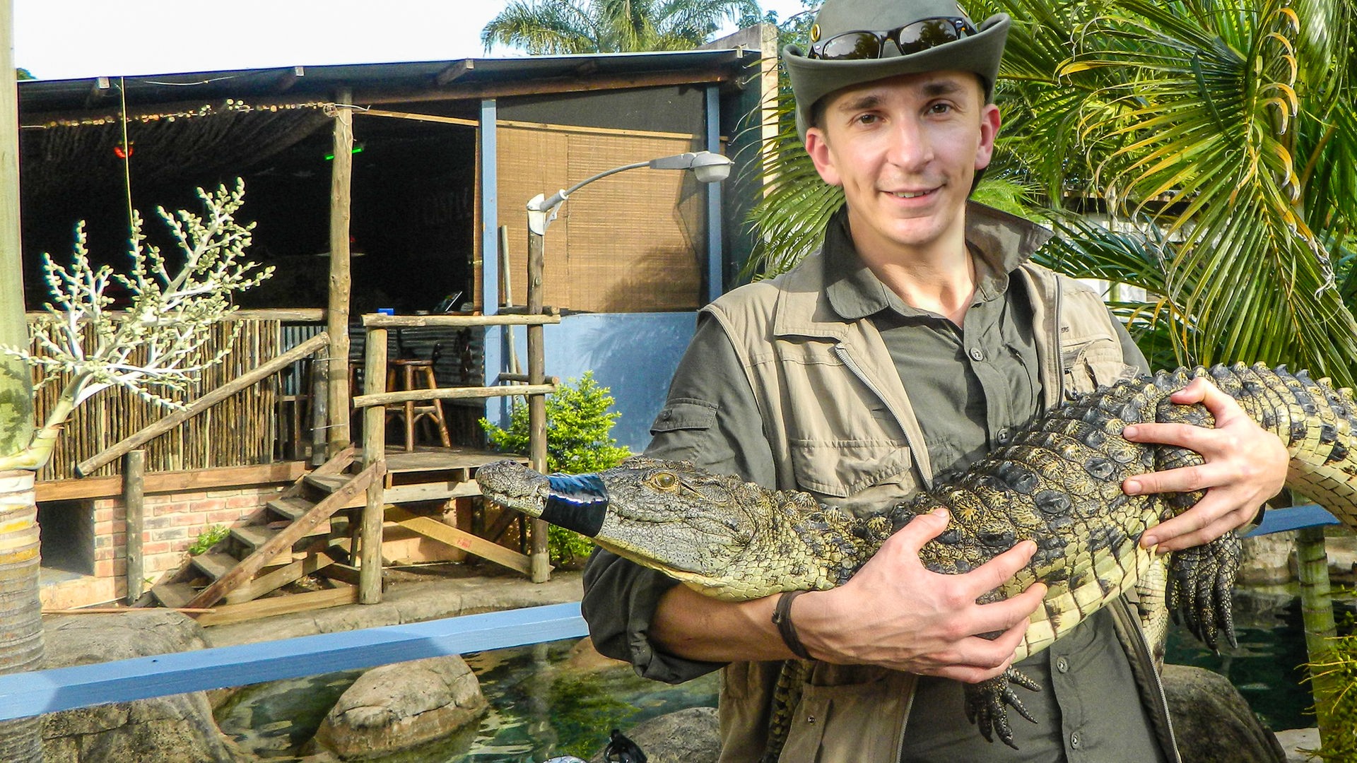 Eric mit einem Krokodil
