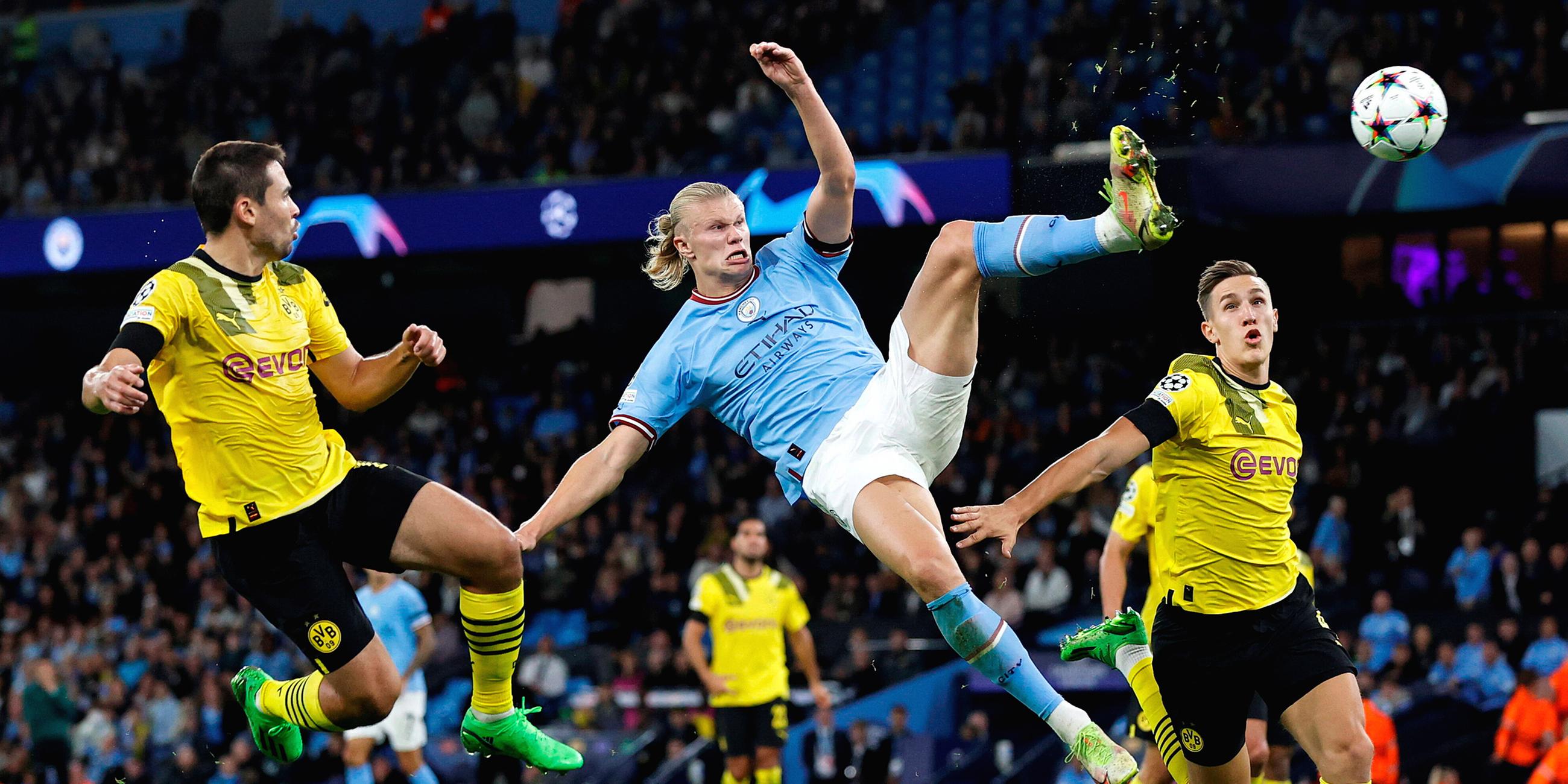 Erling Haaland von Manchester City trifft zum 2:1 gegen Dortmund am 14.09.2022 in Manchester.