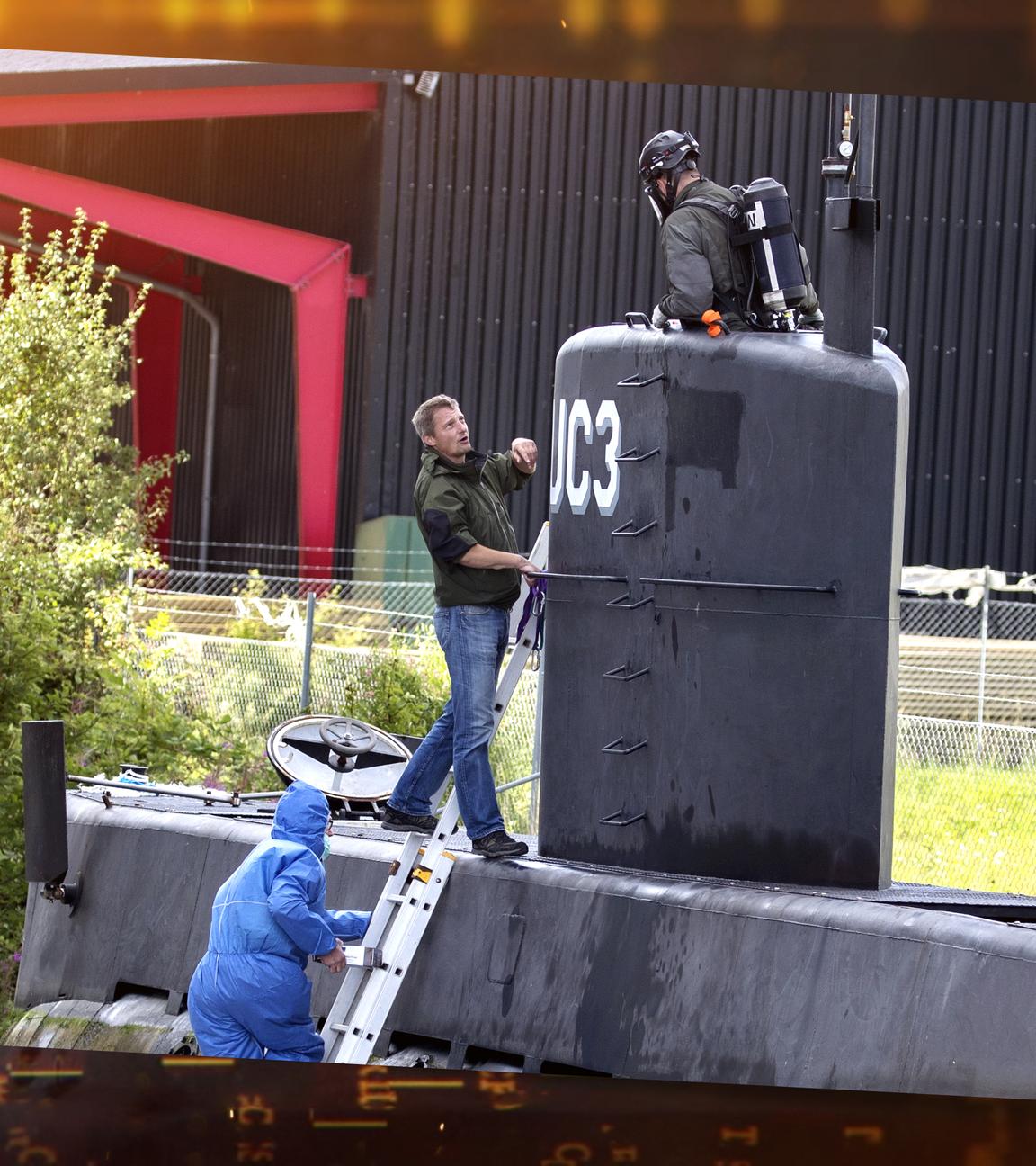 Ermittler untersuchen das U-Boot von Peter Madsen.