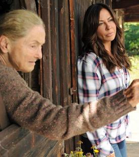 Erna Krawinkel (Erni Mangold, l.) und Katja Baumann (Simone Thomalla, r.)