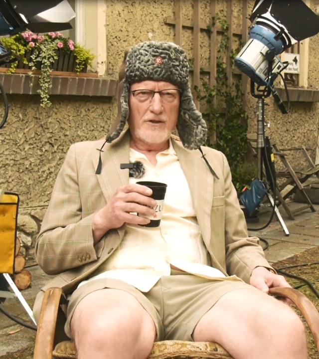 Ernst Stötzner am Set von "Nächste Ausfahrt Glück"