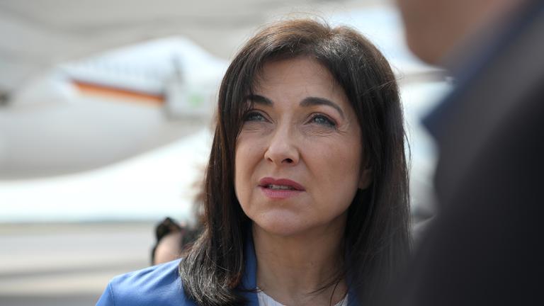 Brandenburg: Wirtschaftsministerin Katherina reiche vor ihrem Abflug in die Türkei.