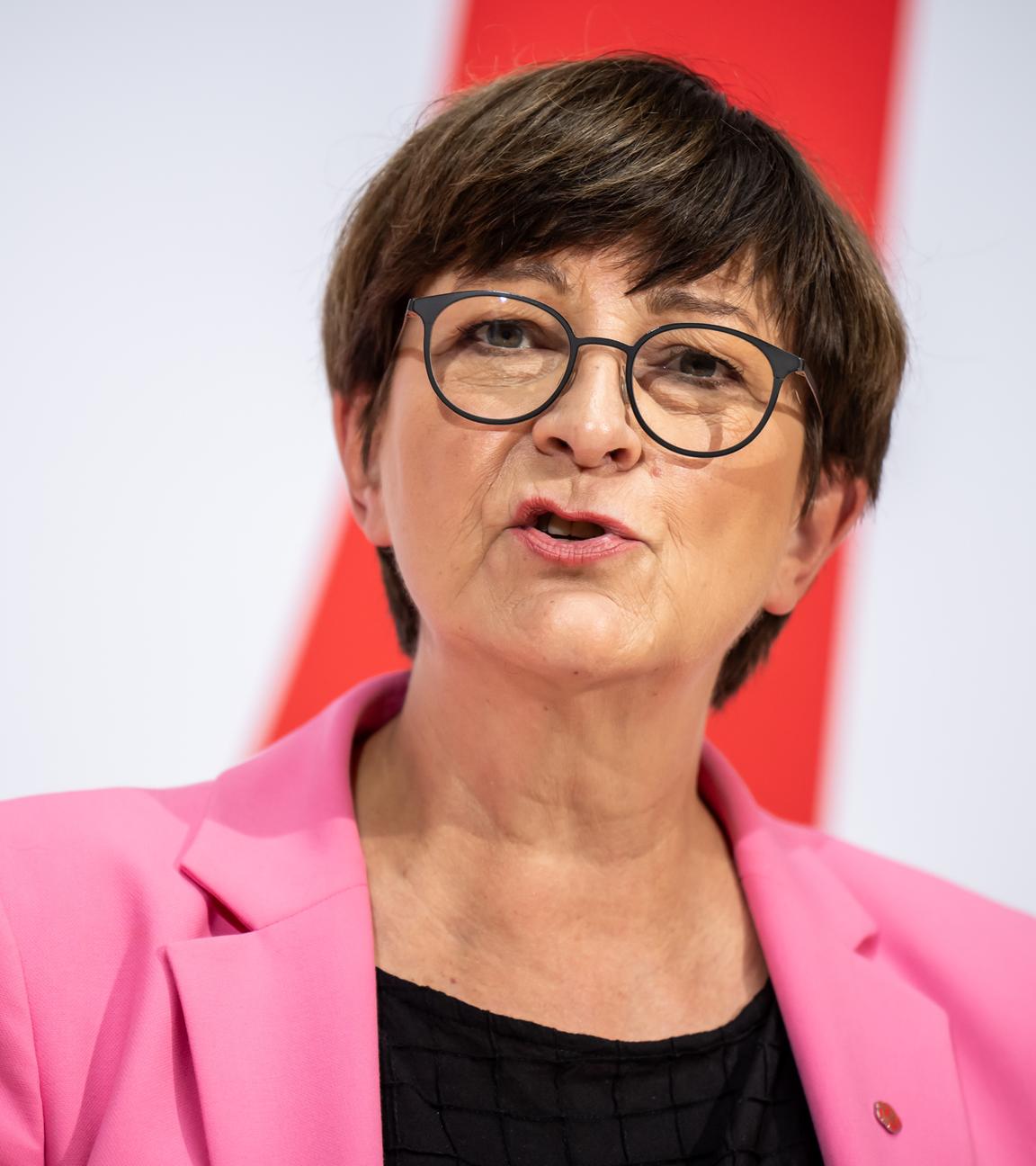 Saskia Esken, SPD-Parteichefin, nimmt an einer Pressekonferenz nach den Gremiensitzungen der SPD Bundesspitze teil. 
