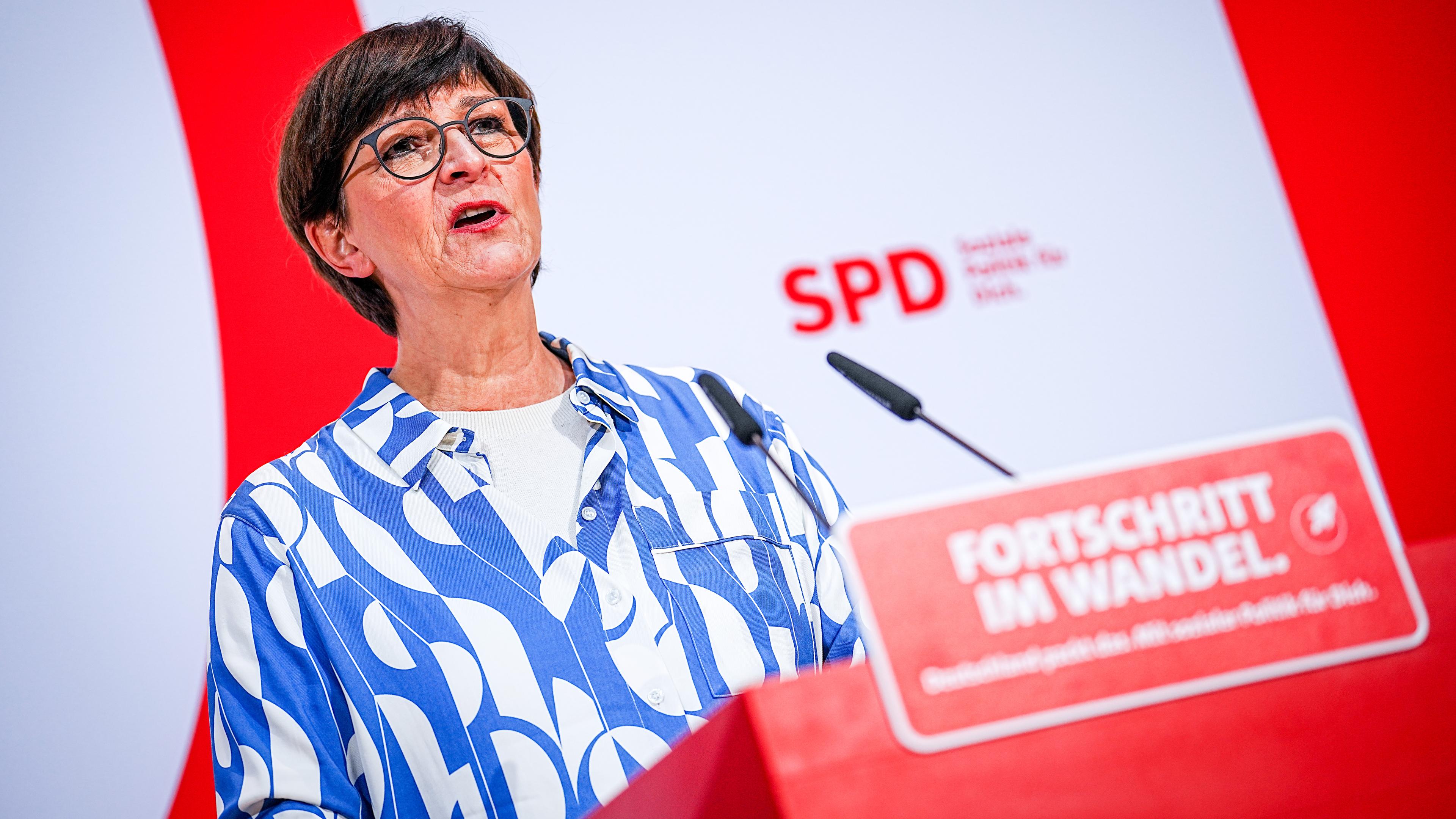 SPD-Chefin Saskia Esken bei einer Jahresabschluss-Pressekonferenz nach den Gremiensitzungen ihrer Partei.