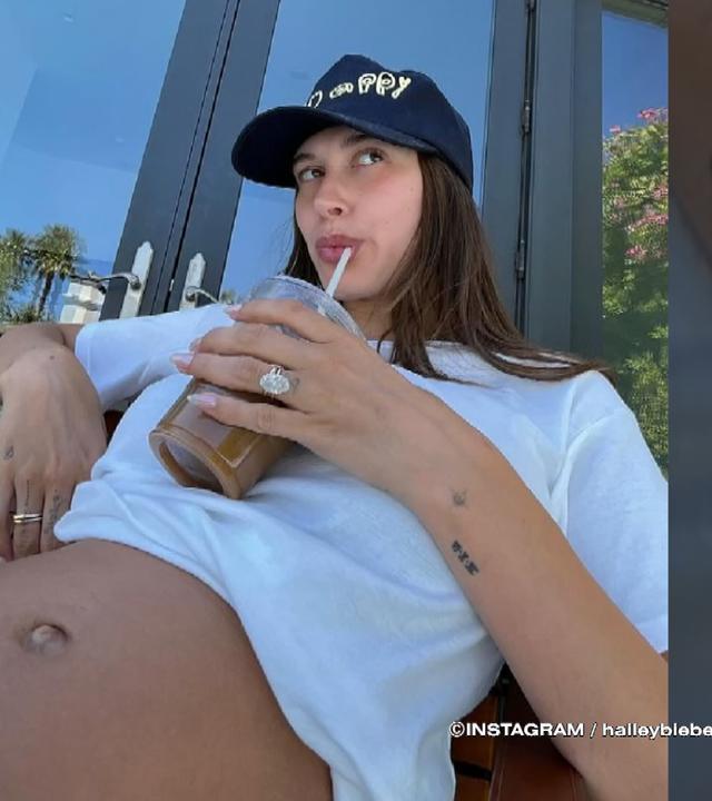 Hailey Bieber mit Babybauch beim Trinken