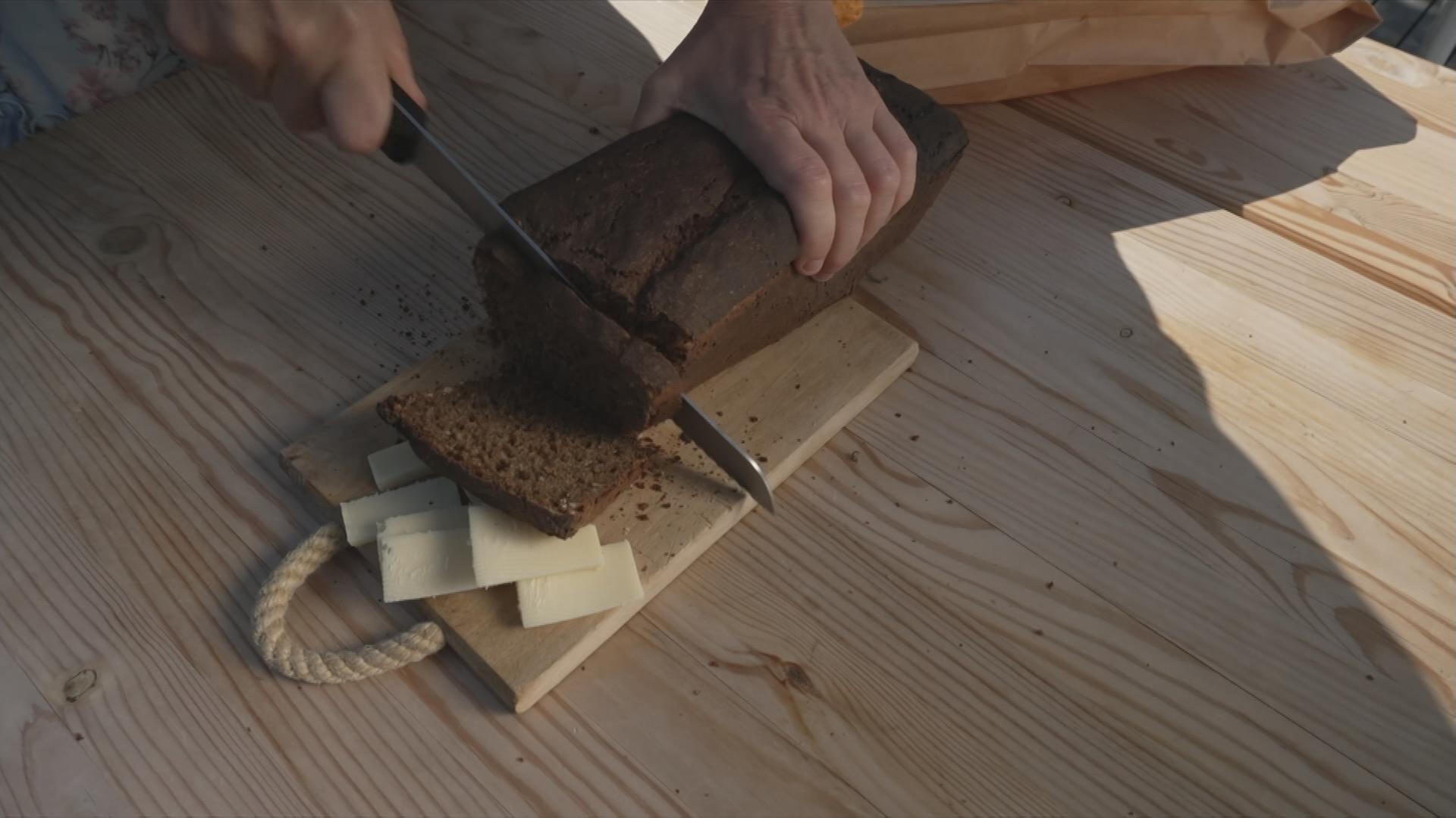 ein frischgebackenes Schwarzbrot aus Estland