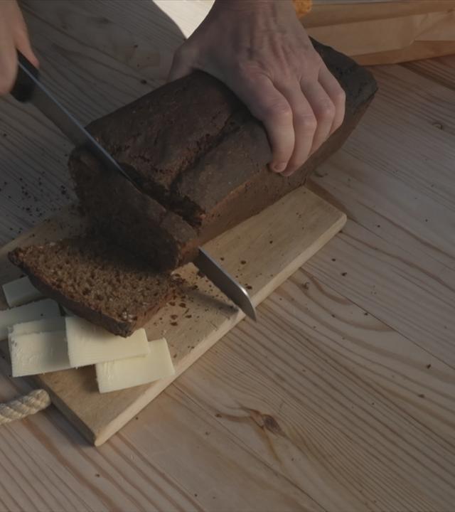 ein frischgebackenes Schwarzbrot aus Estland