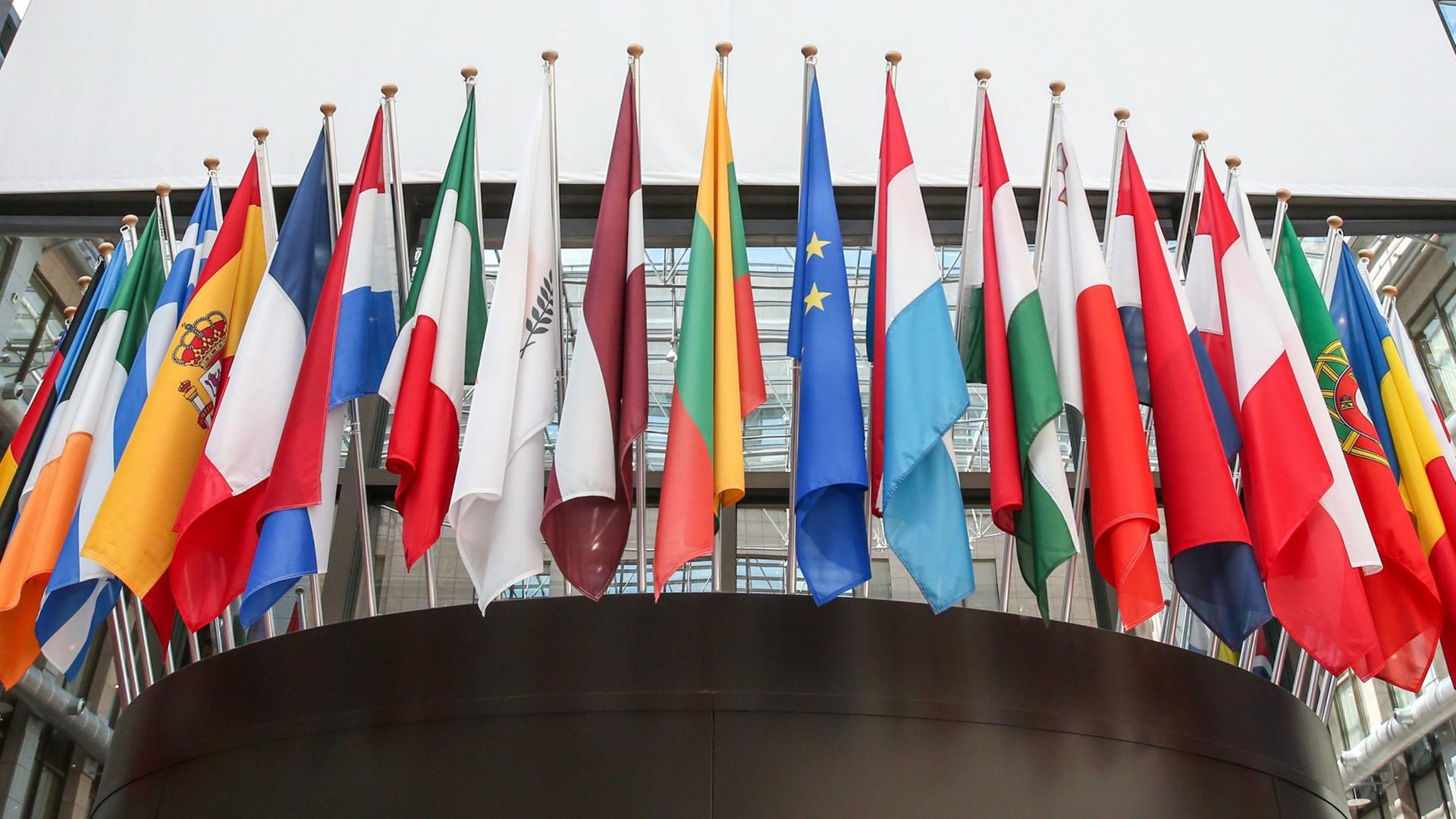Flaggen der EU-Mitgliedsländer in Brüssel