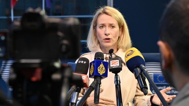 12.10.2026, Luxemburg: Kaja Kallas, die Hohe Vertreterin der Europäischen Union (EU) für Außen- und Sicherheitspolitik, sowie Vizepräsidentin der Europäischen Kommission, spricht bei einem EU-Außenministertreffen vor Journalistinnen und Journalisten.