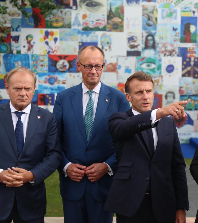 Donald Tusk, Friedrich Merz, Emmanuel Macron und Kier Starmer auf dem EPG-Treffen in Tirana, Albanien.
