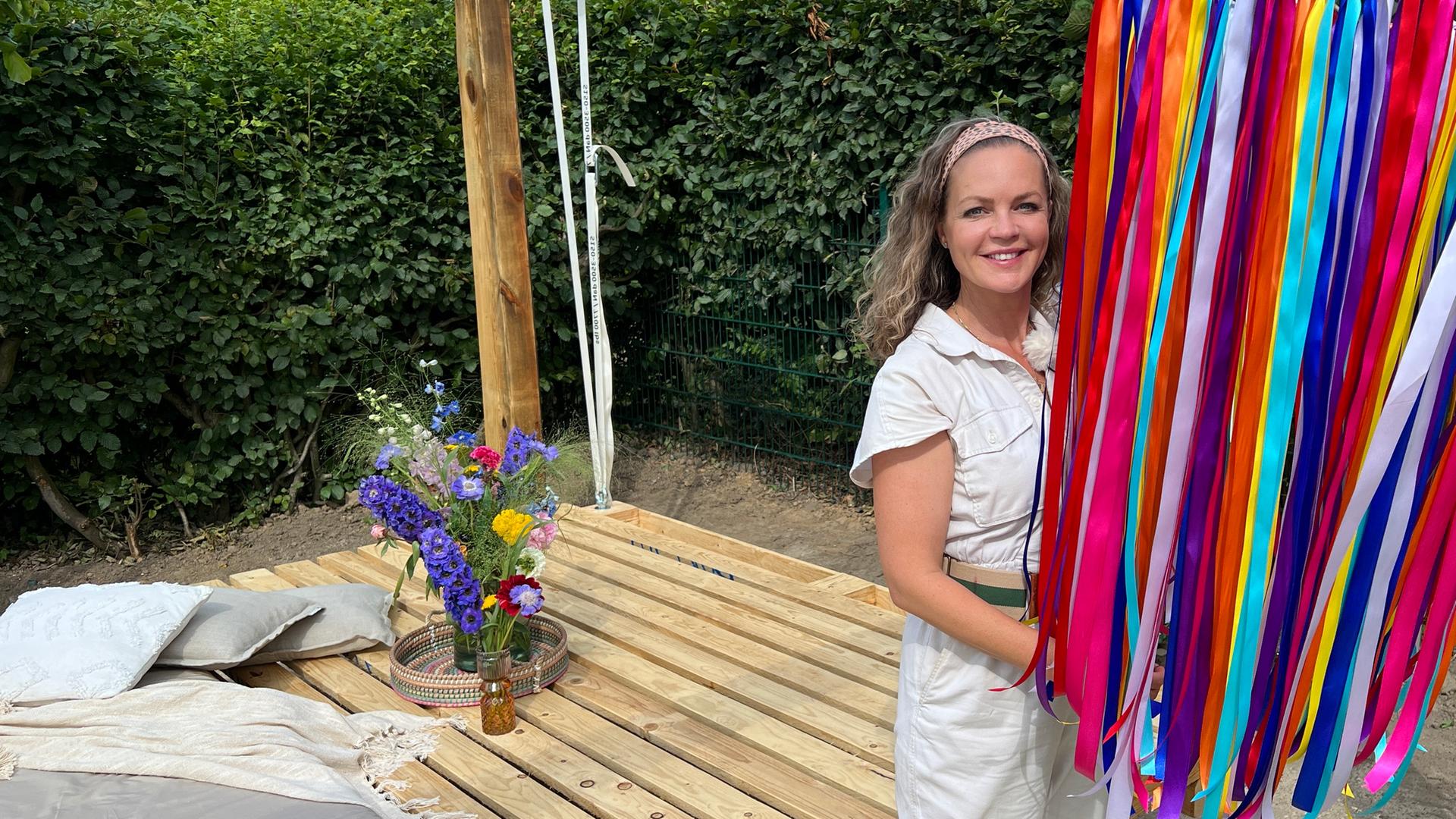 Eva Brenner im Festivalgarten