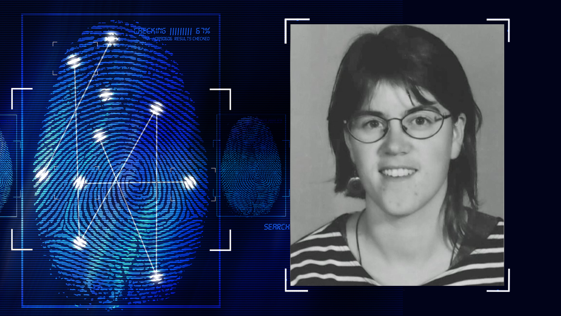 Portraitfoto von Eva Götz (sw). Dunkelhaarige Frau mit Brille, ca. 20 Jahre alt, lächelt. Sie trägt ein quergestreiftes Oberteil (erkennbar im Anschnitt). Links daneben: Lichtschematische Darstellung eines Fingerabdrucks.