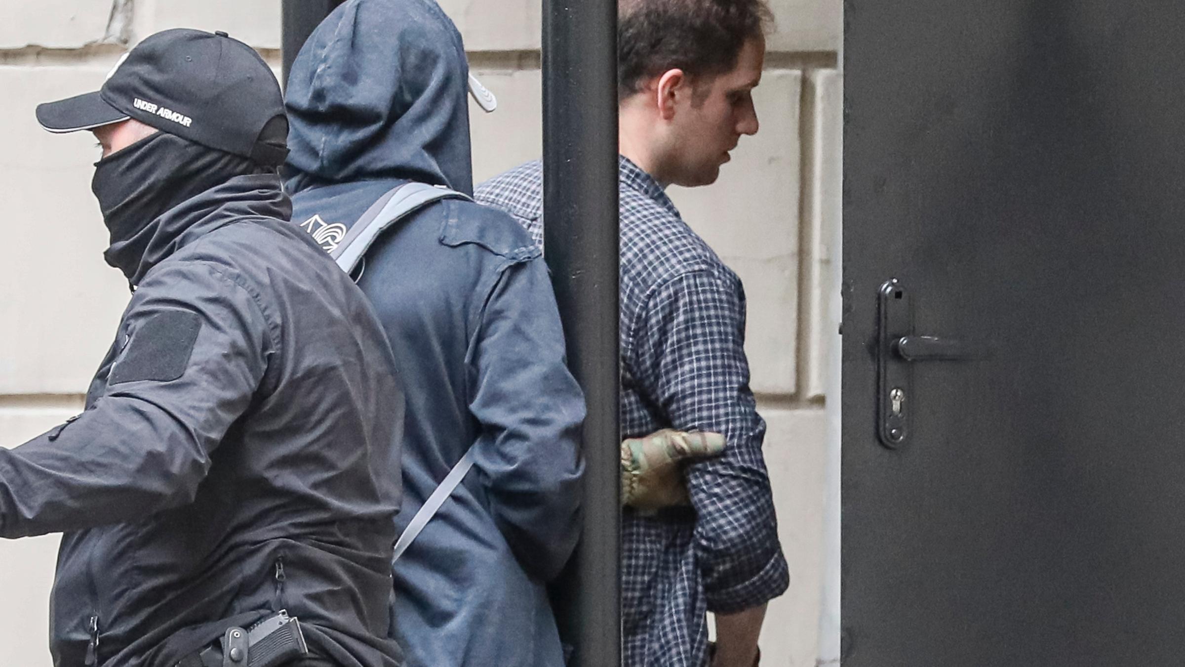 Evan Gershkovich beim Betreten des Gerichtsgebäudes