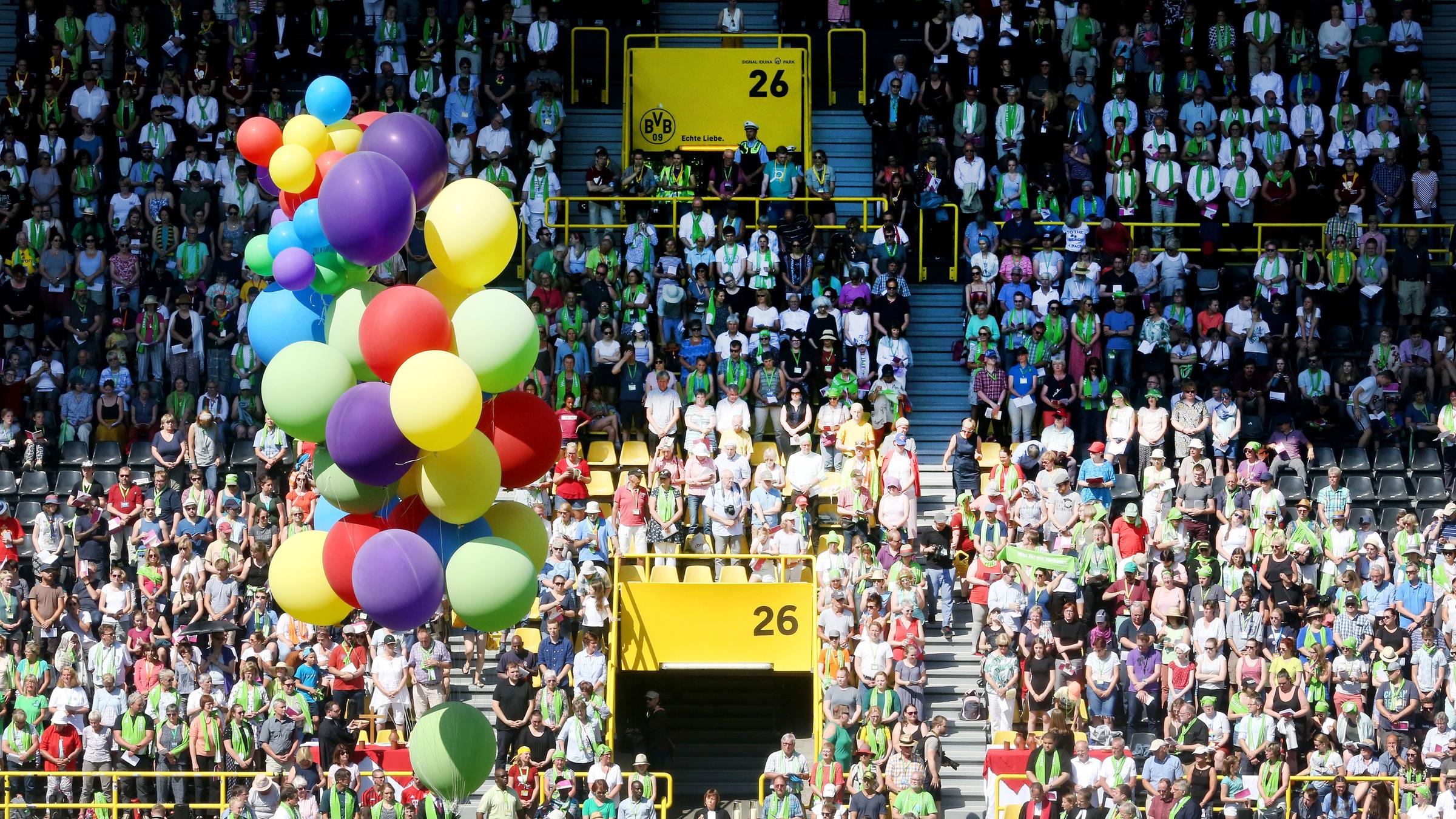 Abschlussgottesdienst des evangelischen Kirchentags im Stadion in Dortmund