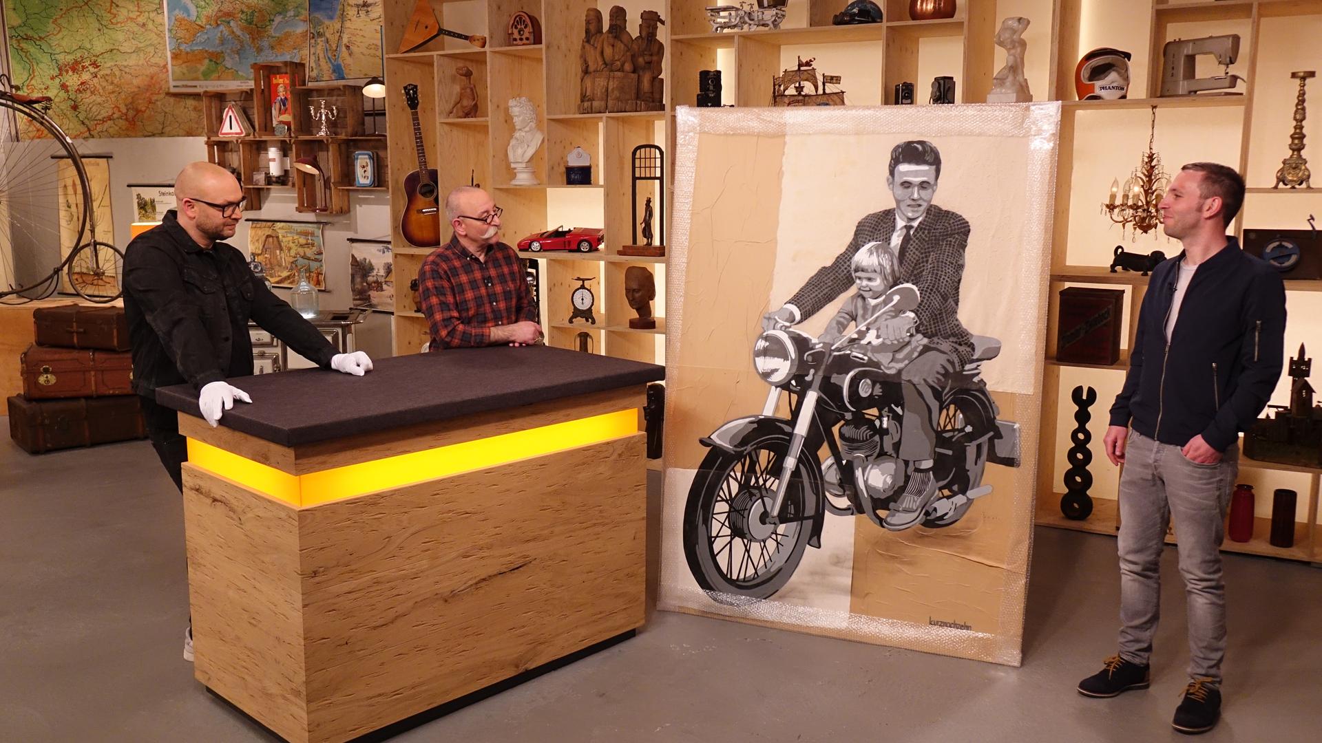 Expertise von Sven Deutschmanek für ein James Dean-Druck. Horst Lichter und der Verkäufer stehen auch mit dabei. 