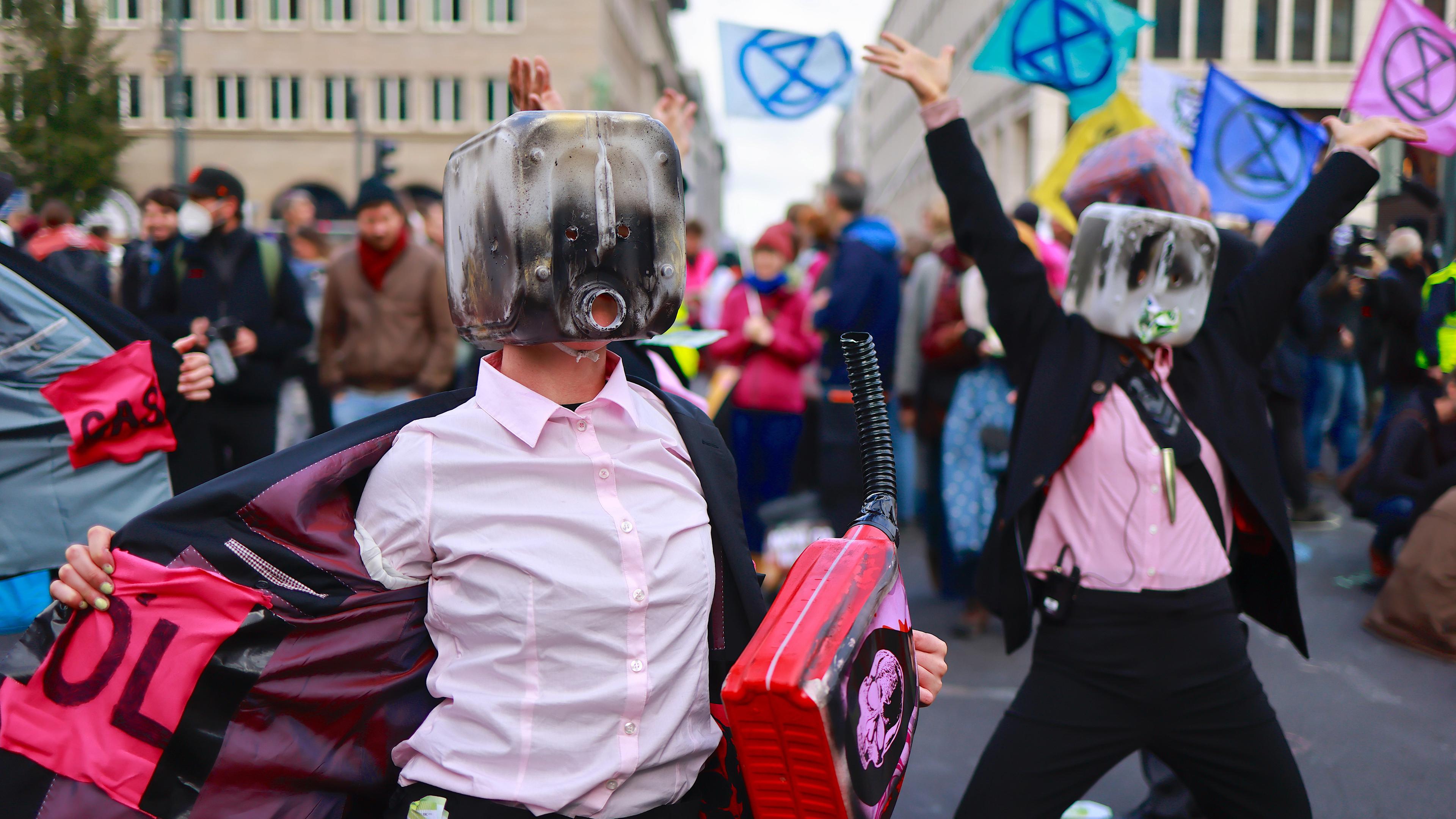Aktivisten von Extinction Rebellion bei Protestaktion in Berlin