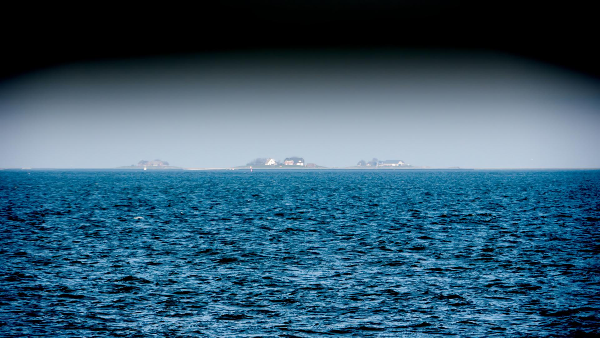 Blick vom Meer auf die Halligen Oland und Langeneß, Deutschland