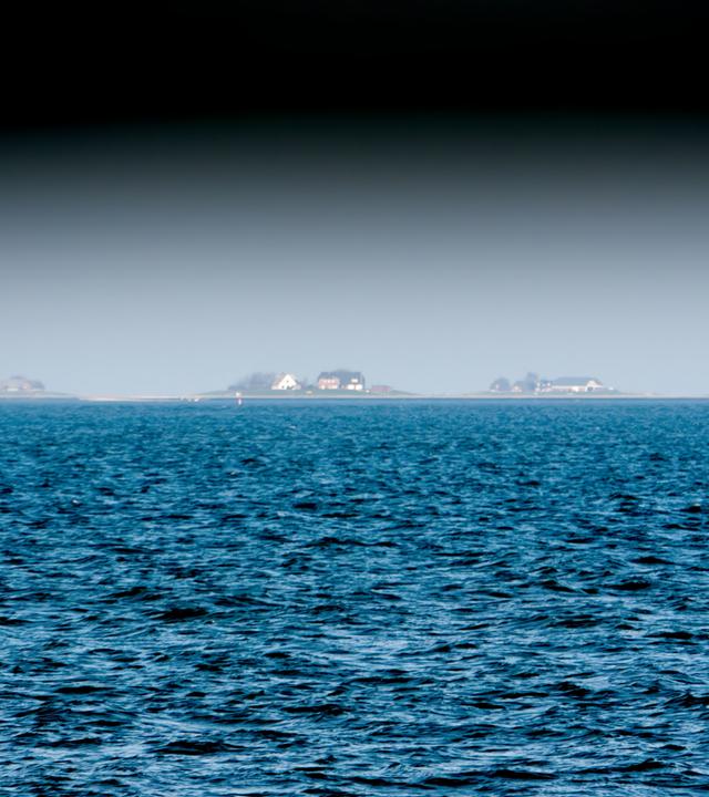 Blick vom Meer auf die Halligen Oland und Langeneß, Deutschland