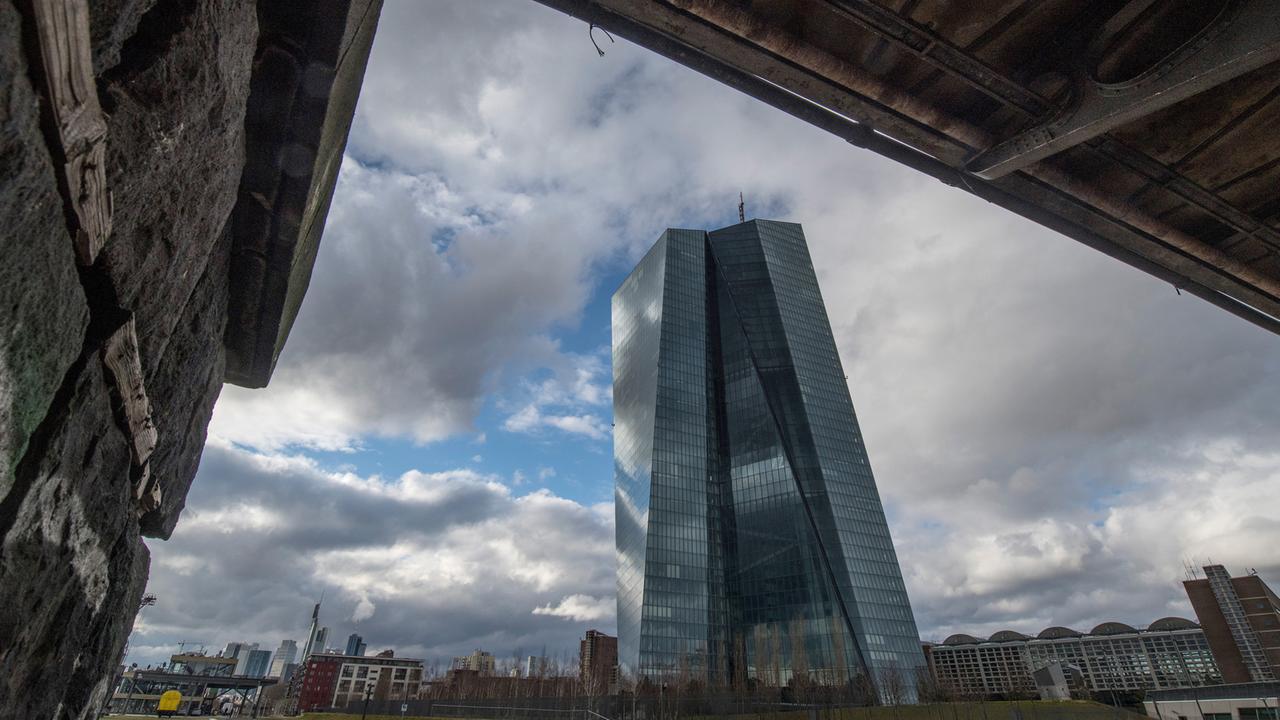 EZB hält Leitzins auf null Prozent