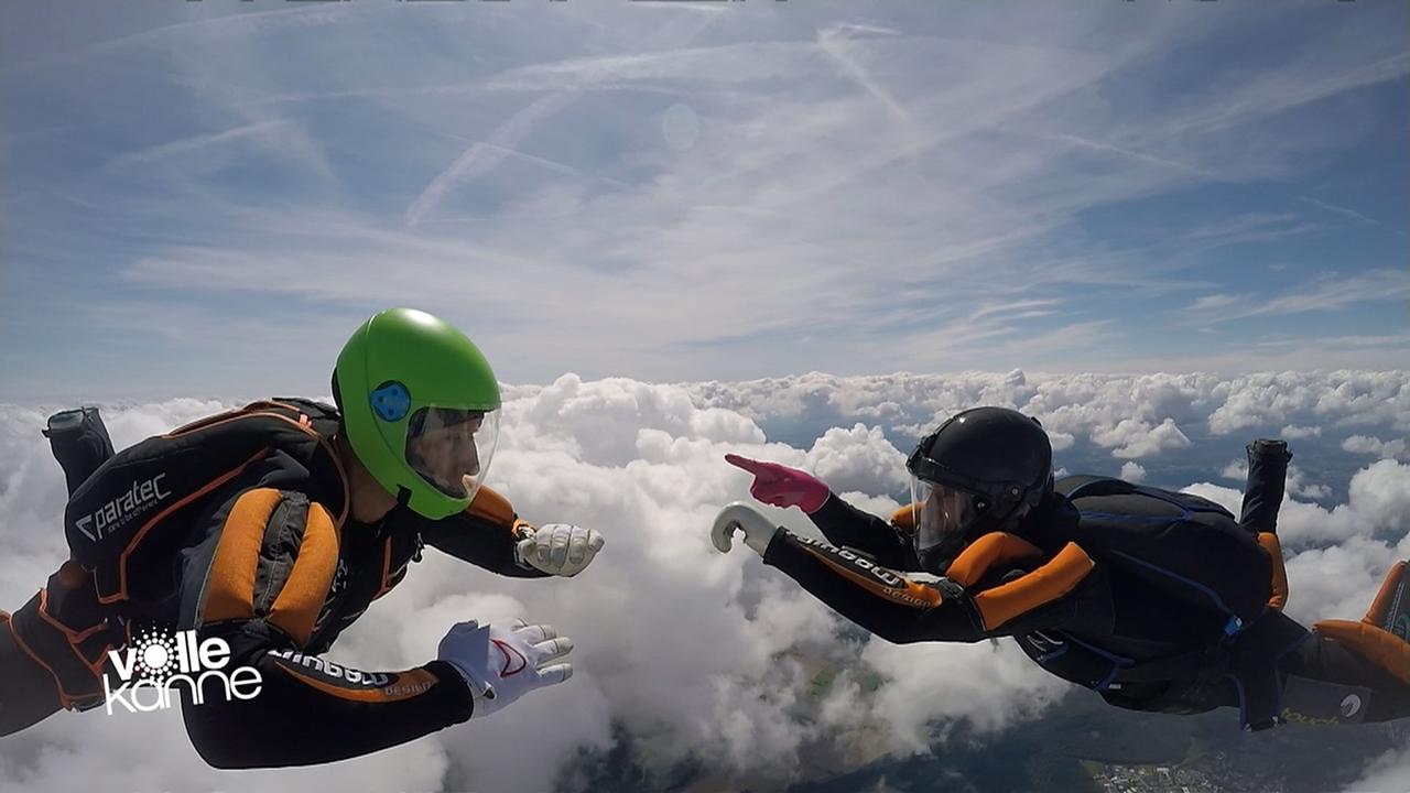 Fallschirmspringerin mit nur einem Arm ZDFmediathek