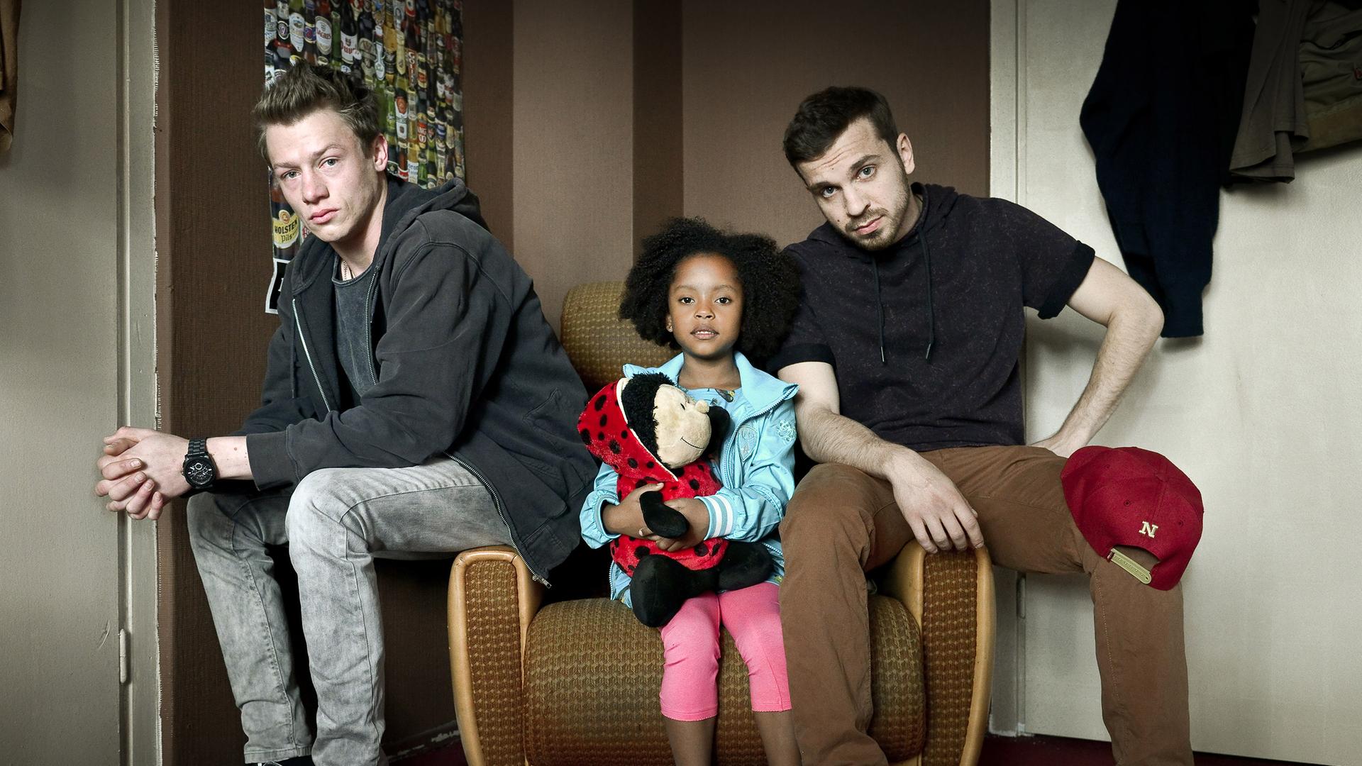 "Familie Braun": Die Hauptdarsteller von "Familie Braun": Vincent Kr&uuml;ger (l.), Nomie Laine Tucker (M.) und Edin Hasanovic (r.).