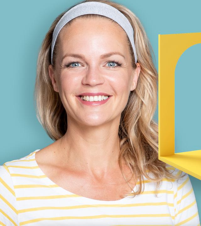 Links Eva Brenner im Portrait in die Kamera lächelnd, rechts ein gelbes 3D-Modell eines Essbereichs.