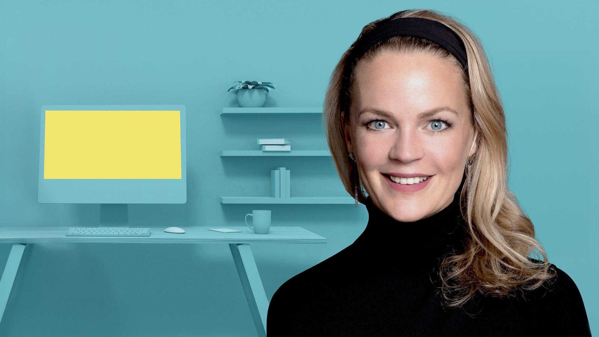 Eva Brenner im Portrait vor einem pastelblauen Hintegrund, in dem ein Büro angedeutet ist.