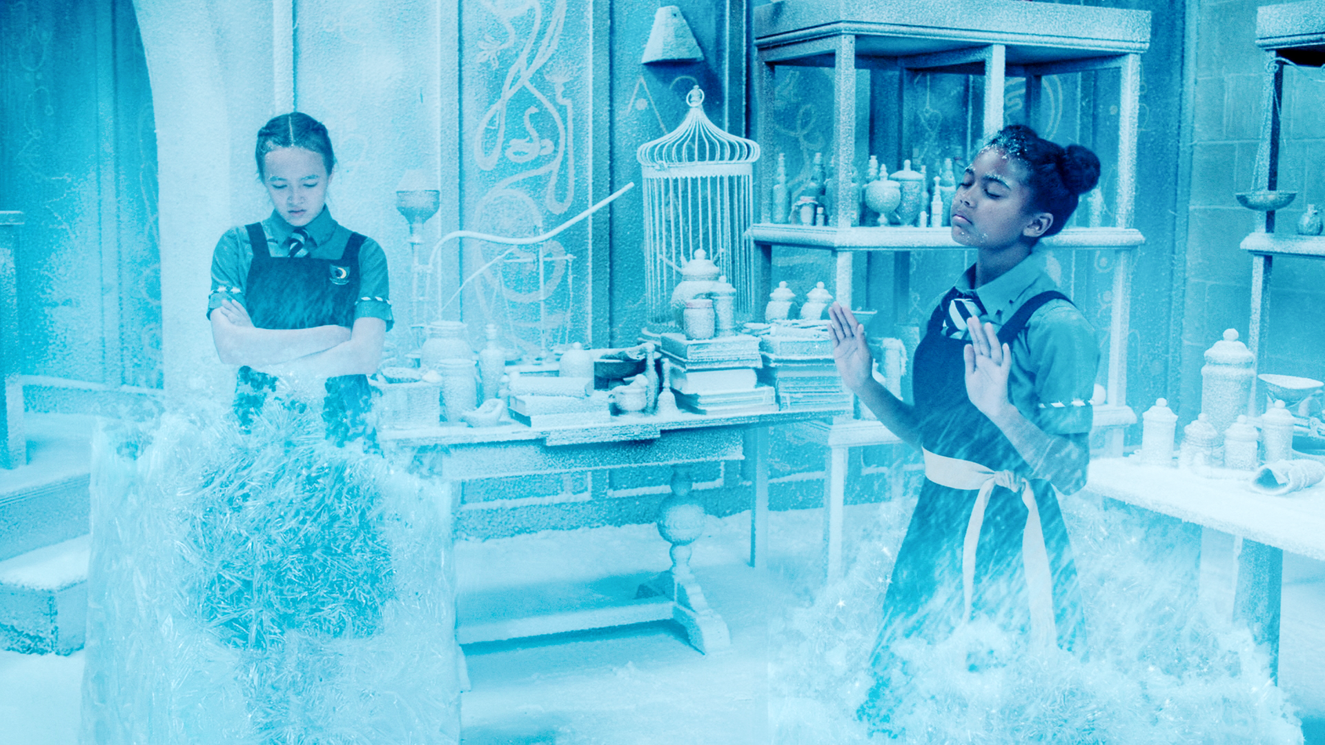 Das Schulgebäude und die Schülerinnen gefrieren zu Eis. Unter ihnen auch Enid.