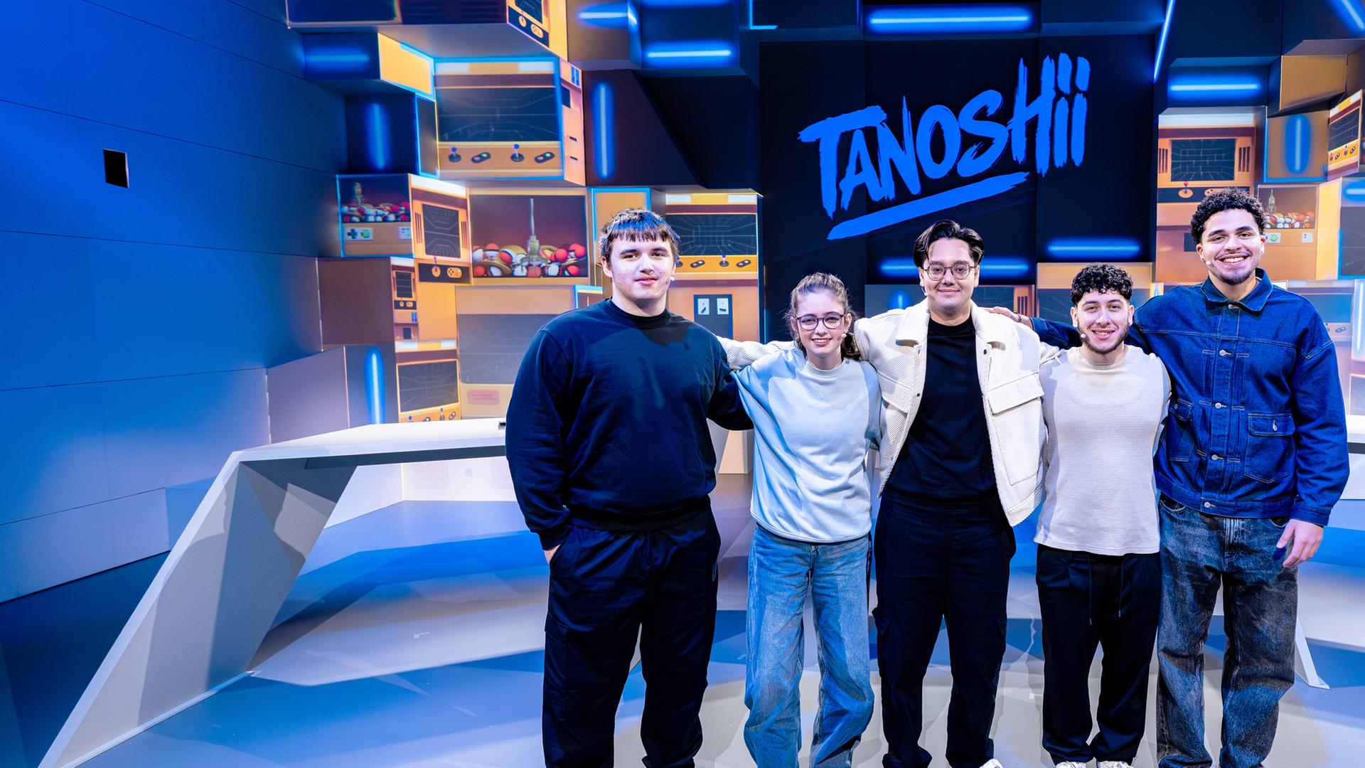Die Anime- und Manga-Fans Lavinia & Kai mit den Creator Luis & Umut von Kyodai im Tanoshii-Studio. 