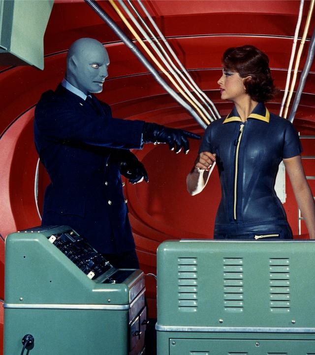 Ein berüchtigter Verbrecher hält ganz Frankreich in Atem: Fantomas (Jean Marais, l.)