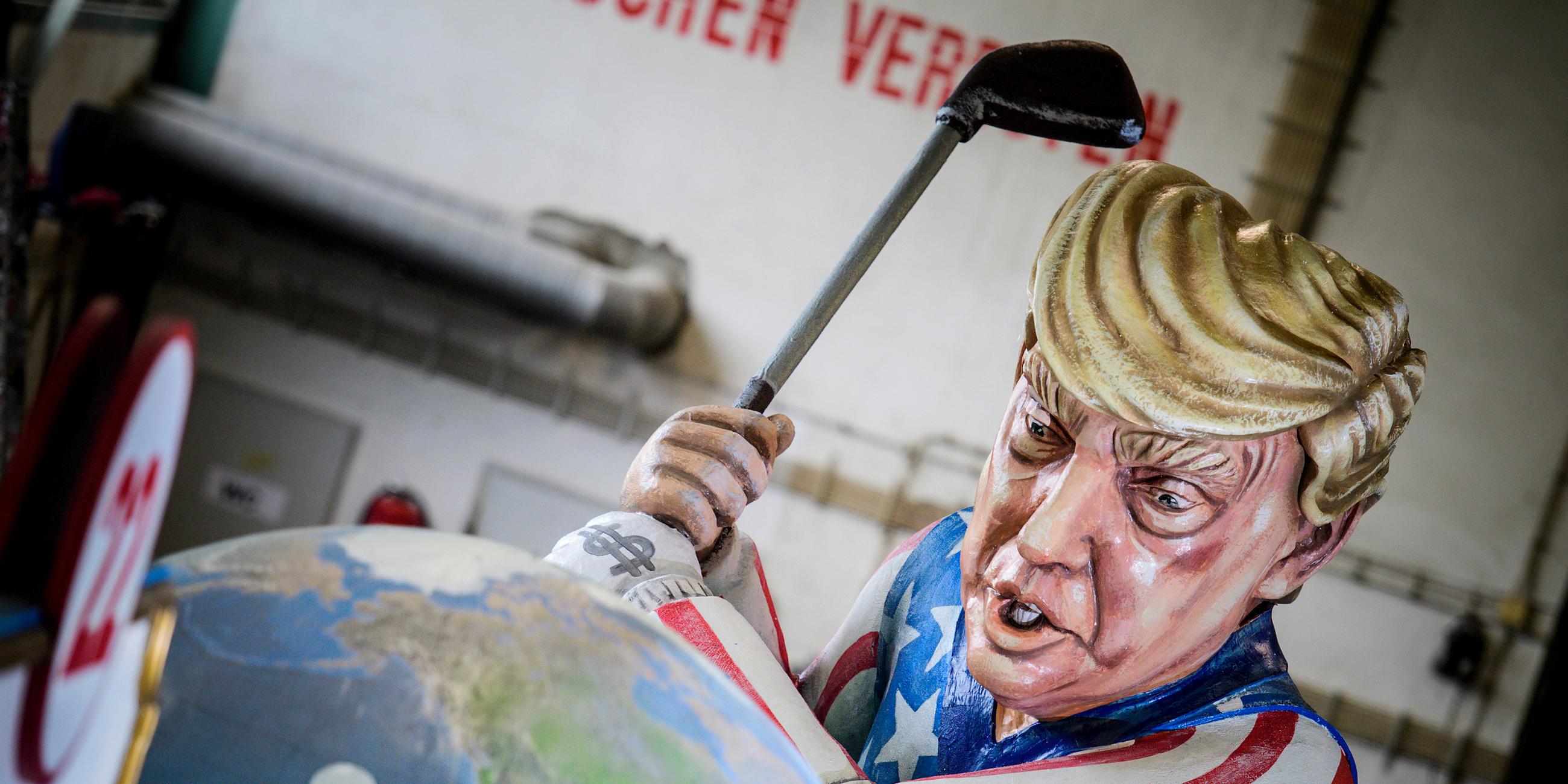 Thema Klimaabkommen: US-Präsident Donald Trump benutzt die Erde als Golfball.