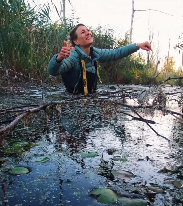 Jasmina Neudecker steckt im Moor