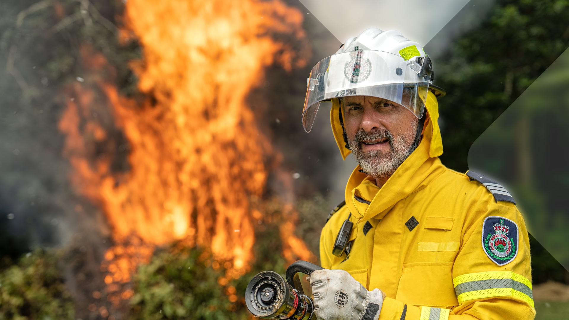  Christoph Maria Herbst mit löscht Feuer in Australien