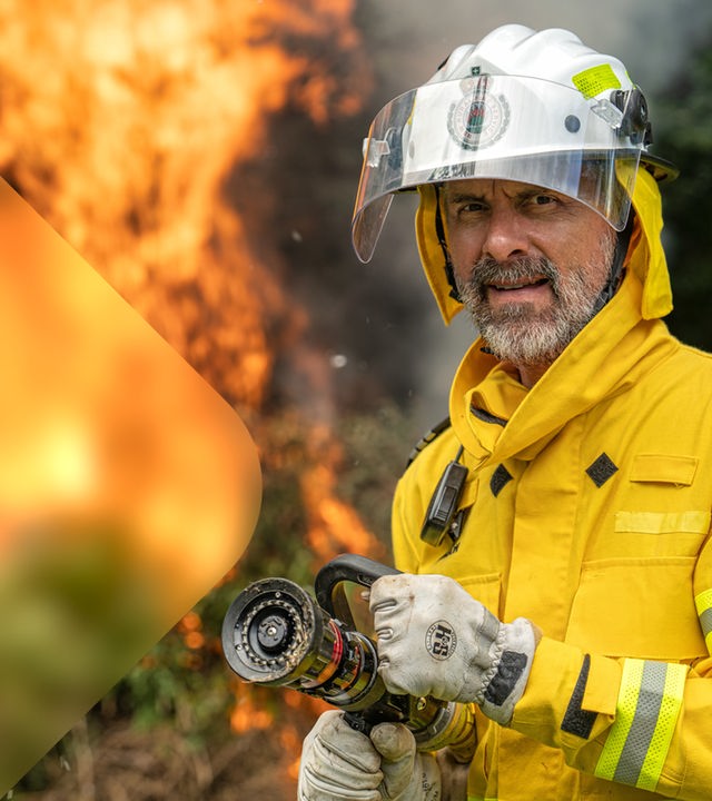  Christoph Maria Herbst mit löscht Feuer in Australien
