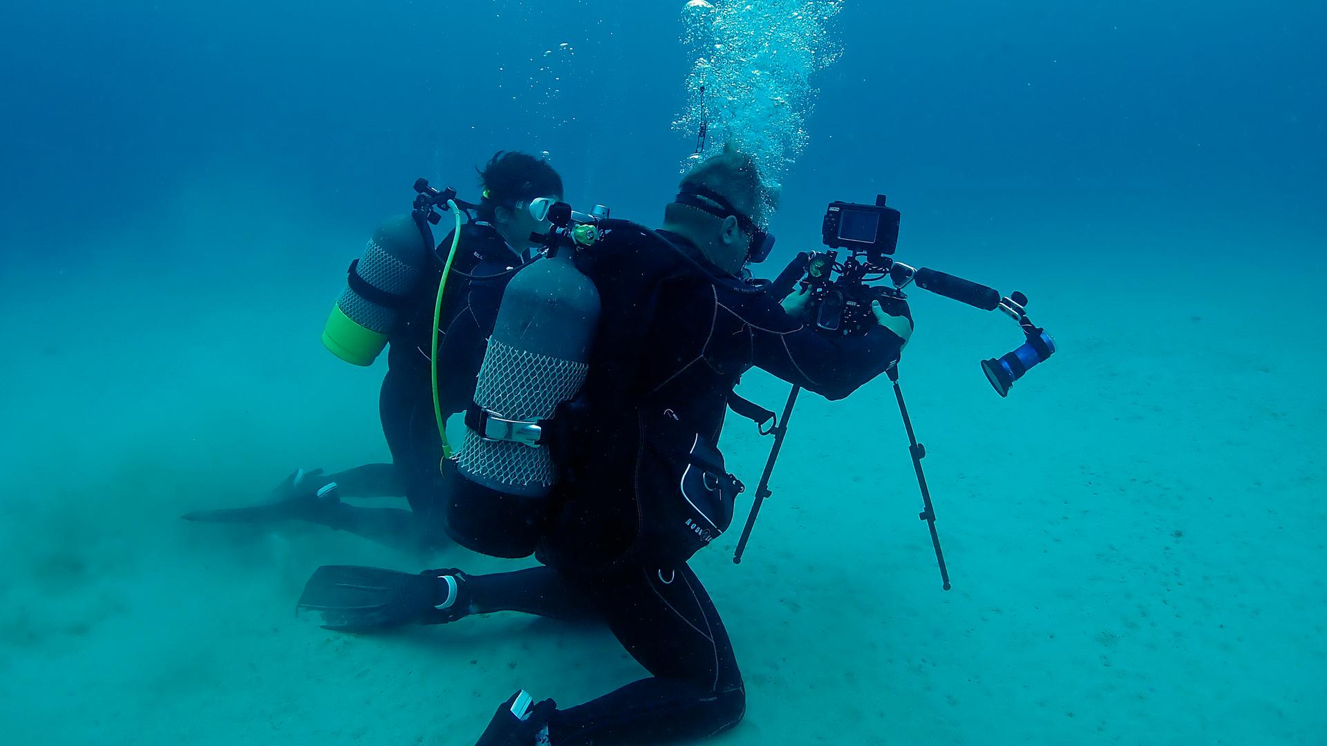 Dreharbeiten in Taucherausrüstung unter Wasser