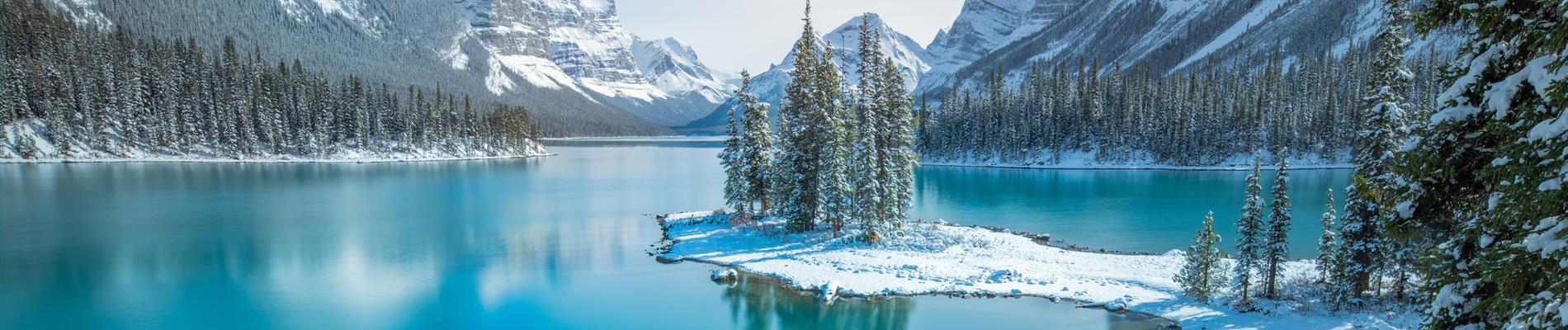 Winterlandschaft: See in Kanada