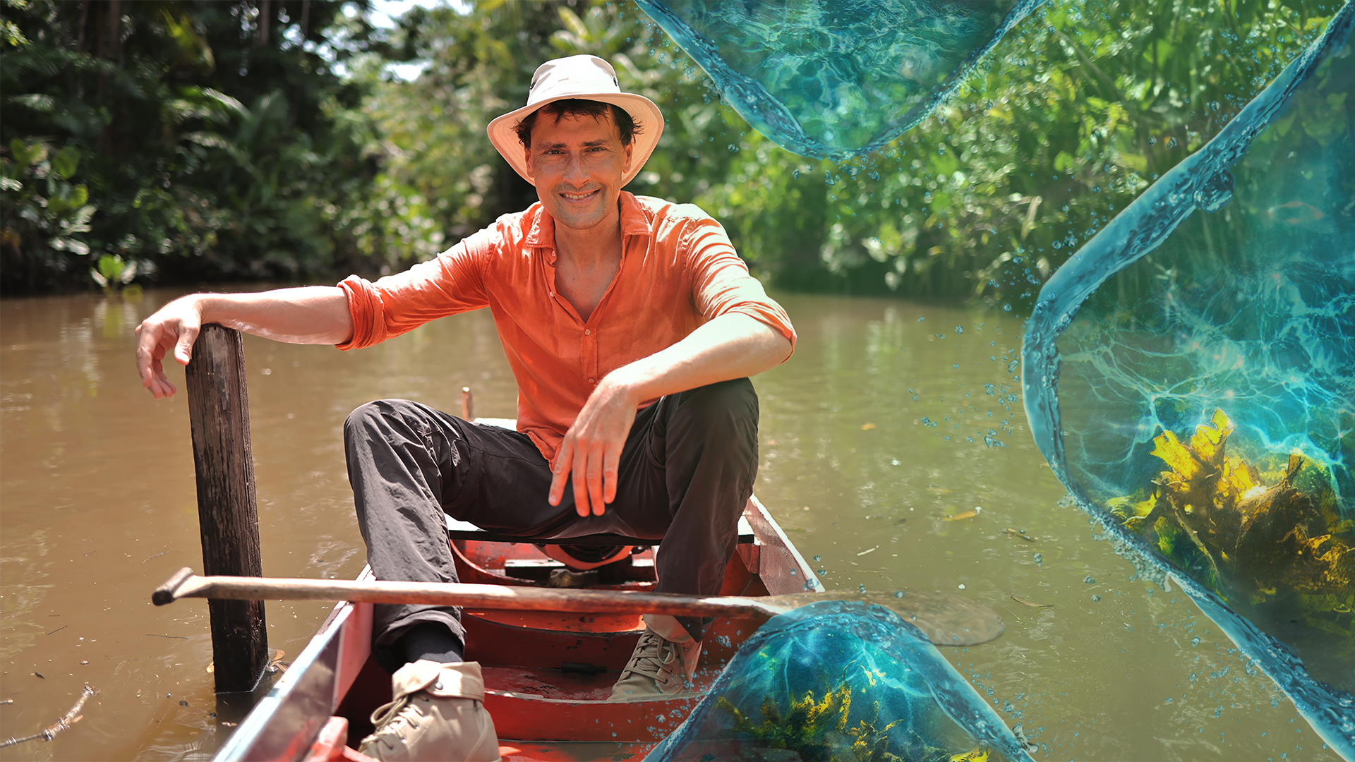 Uli Kunz sitzt in einem Boot auf einem Fluss 