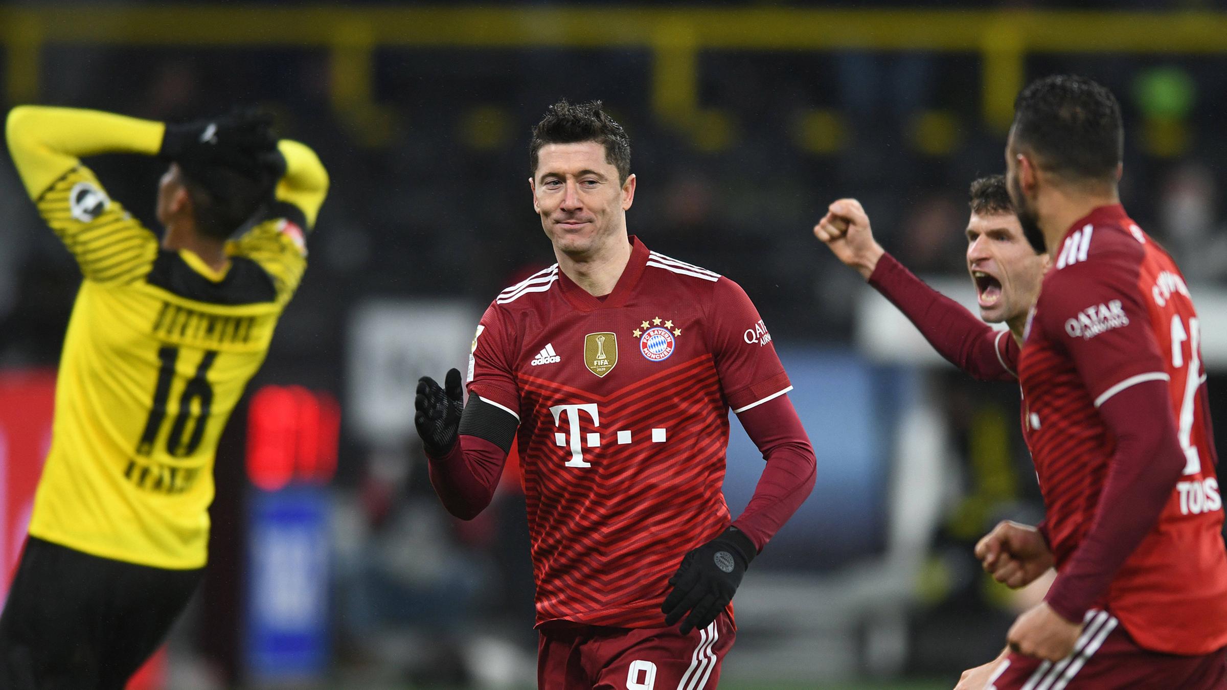 Robert Lewandowski jubelt nach dem 3:2 per Elfmeter
