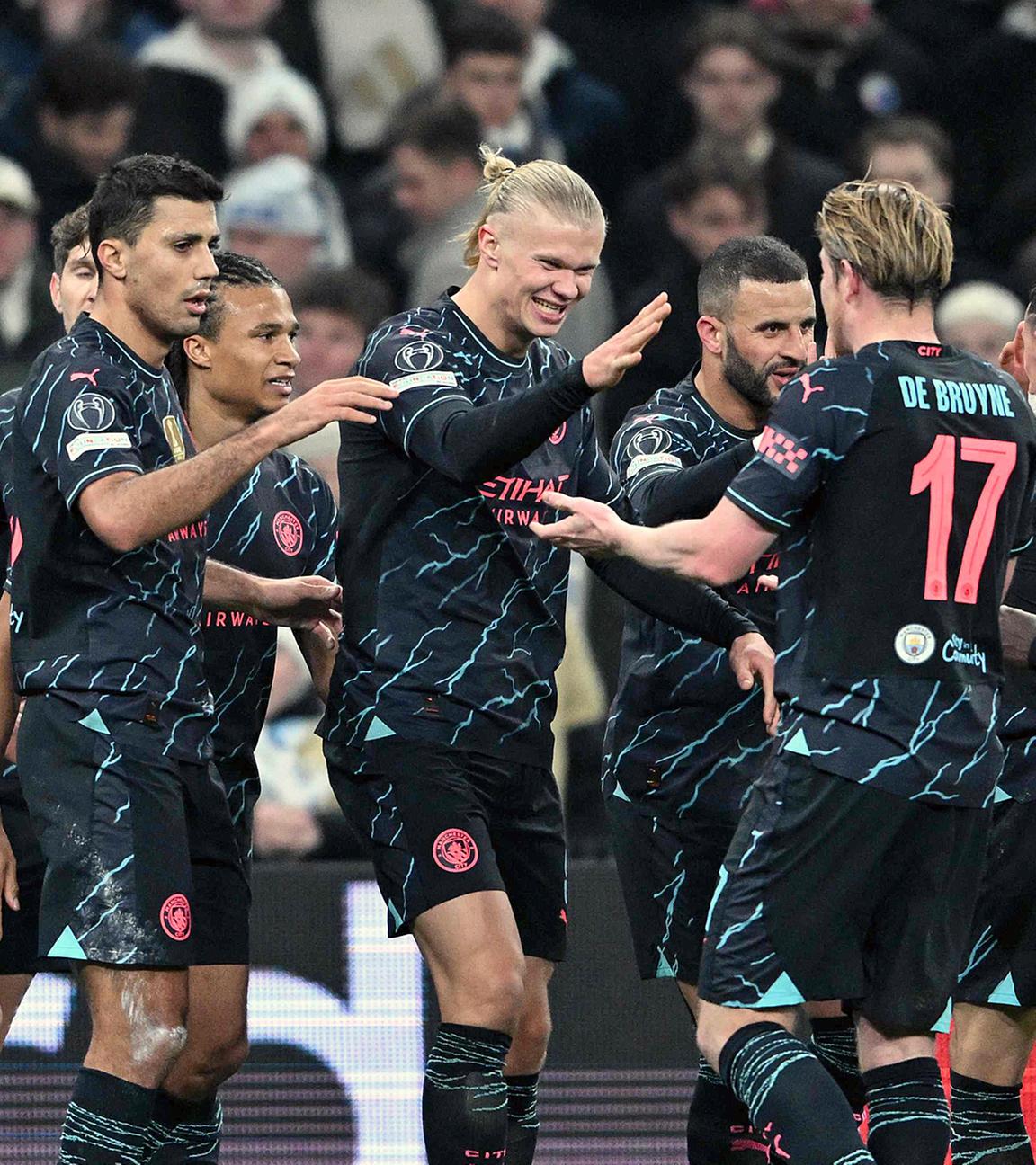 Die Spieler von Manchester City feiern während des Achtelfinal-Hinspiels der UEFA Champions League zwischen dem FC Kopenhagen und Manchester City.