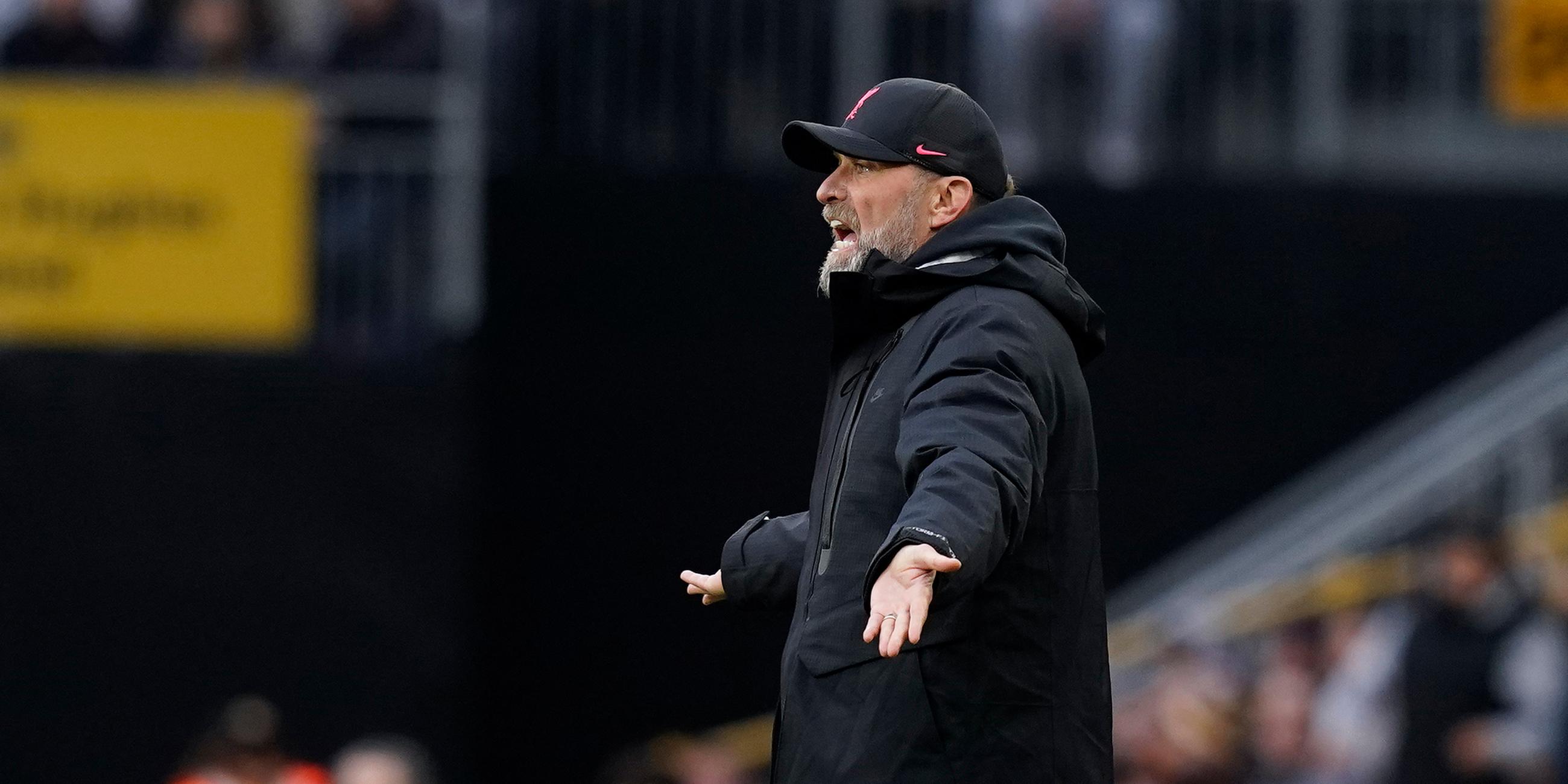Jürgen Klopp, Trainer des FC Liverpool, reagiert während des Spiels.