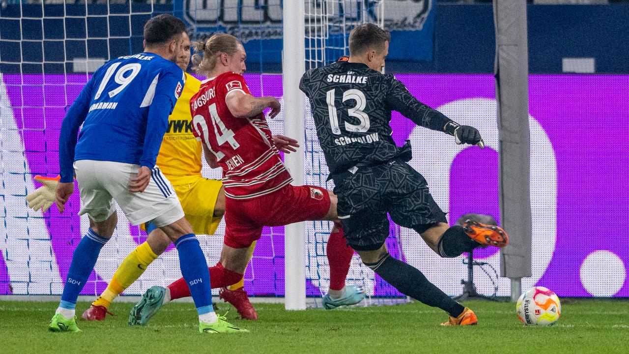 føle Fisker sammen Augsburg schockt Schalke in Unterzahl | Bundesliga - Highlights -  ZDFmediathek